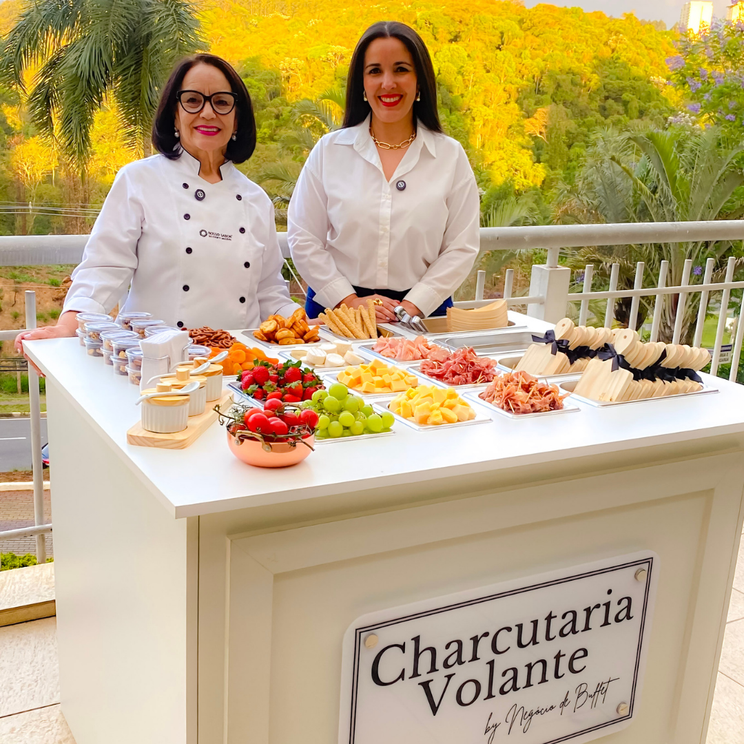 Sara e Lidia - Treinamento Charcutaria Volante - Escola Negocio de Buffet